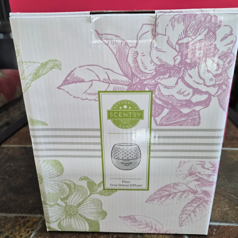 Scentsy White Floral Ceramic Diffuser
